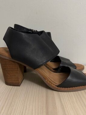 TOMS Black Block Heel Sandals - Women size 8.5